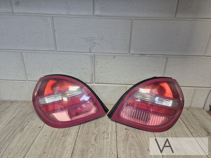 Achterlicht links / rechts van Nissan Almera 2000 tot 2003 
