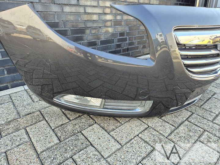 Voorbumper Opel Insignia 2008 - 2013 met PDC en grille €250 – Foto 3