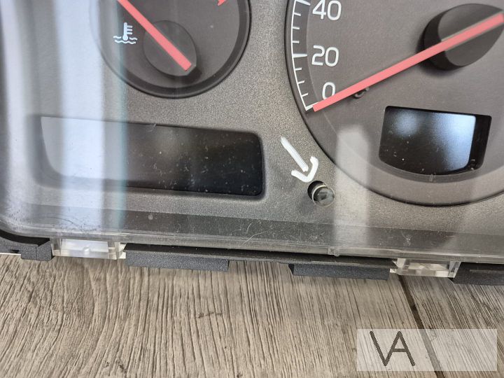 Cockpit teller van Volvo S60 en V70 2000 - 2004 9499668 €50 – Foto 4