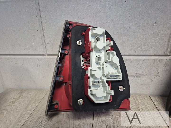 Achterlicht SET VW Passat W8 sedan chromen stripje ORIGINEEL – Foto 4