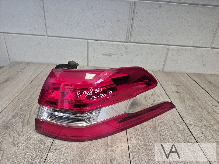 Achterlicht rechts van Peugeot 308 station sw 2013 -2020 €50