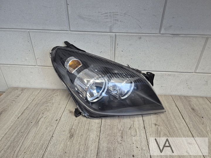 Koplamp rechts van Opel Astra H 2004 - 2008 halogeen €50