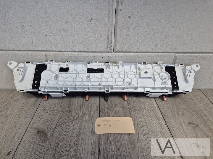 Tellerklok van Toyota Mirai 2015 - 2020 83800-62210-a €100 – Foto 8