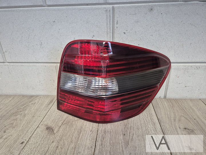 Achterlicht rechts van Mercedes ML W164 schadevrij €75