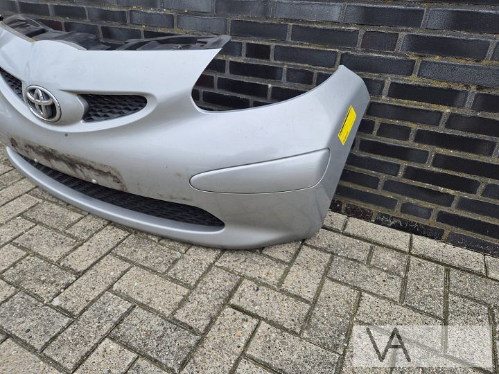 Voorbumper Toyota Aygo 2005 - 2012 zilver nette staat €150 – Foto 5