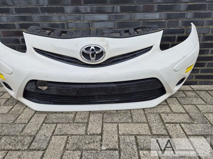 Voorbumper Toyota Aygo 2012 - 2014 FACELIFT wit  €200 – Foto 4