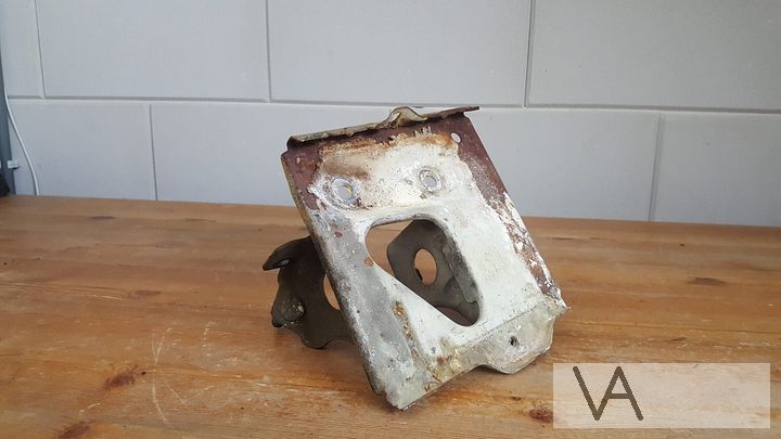 Peugeot 205 1983-1998 accubak accusteun steun bak geen roest