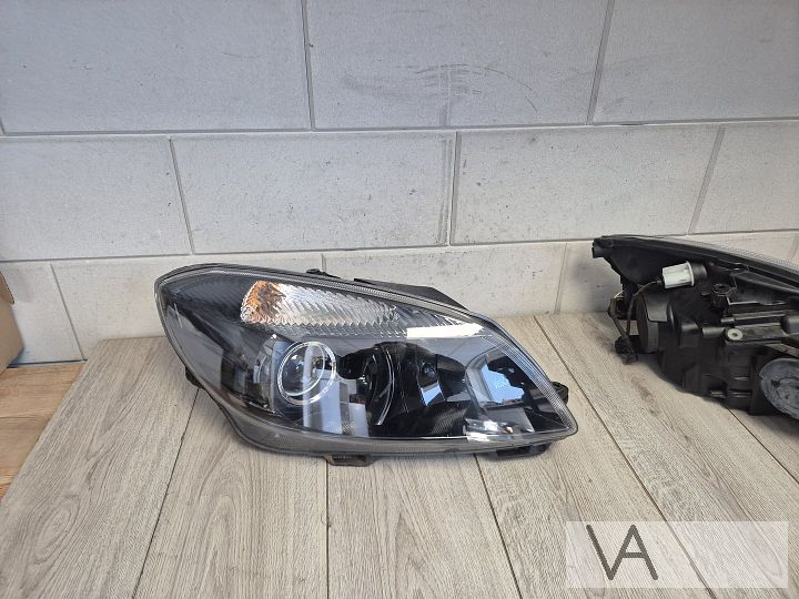 Koplamp set van Skoda Fabia 2010 - 2014 zwart met lens €250 – Foto 7