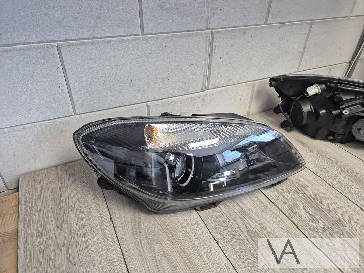 Koplamp set van Skoda Fabia 2010 - 2014 zwart met lens €250 – Foto 8