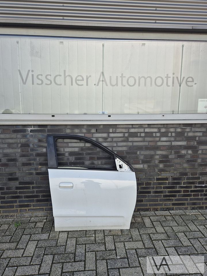 Deur rechts voor van Renault Twingo 3 2015 - 2022 wit €200