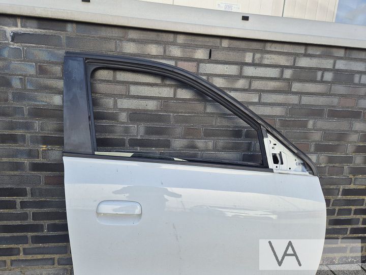 Deur rechts voor van Renault Twingo 3 2015 - 2022 wit €200 – Foto 4