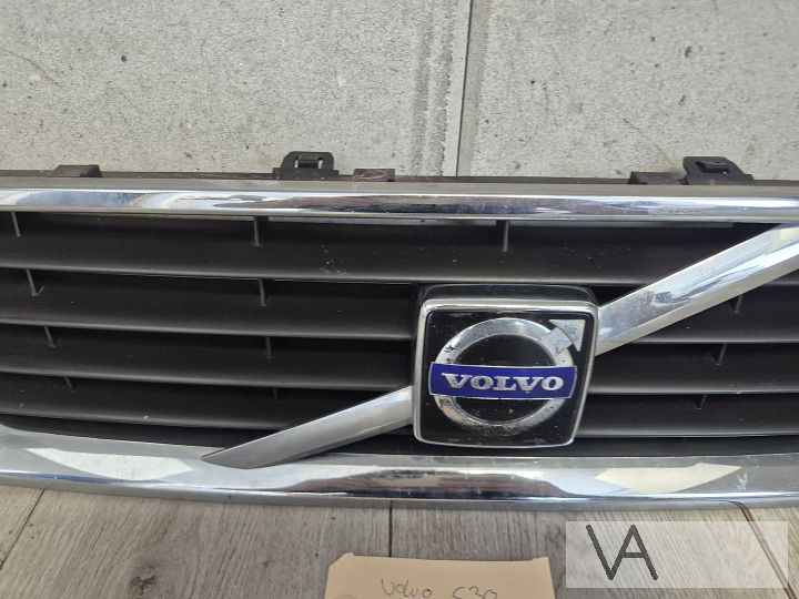 Grille van Volvo C30 2006 tot 2010 nette staat 125 euro – Foto 3