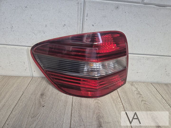 Achterlicht links van Mercedes ML W164 2005 tot 2009 smoke