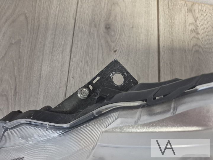 Koplamp links LED van Toyota Yaris hybrid 2012 - 2017 €100 – Foto 6