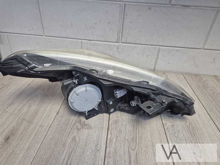 Koplamp links LED van Toyota Yaris hybrid 2012 - 2017 €100 – Foto 10