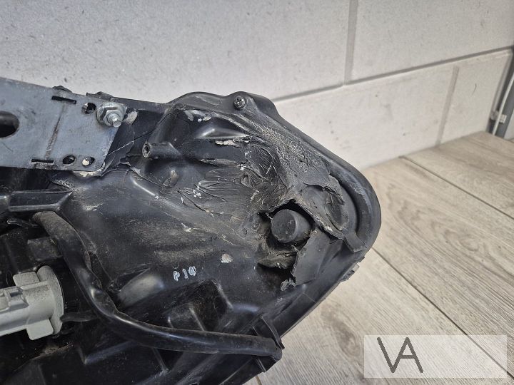 Koplamp links LED van Toyota Yaris hybrid 2012 - 2017 €100 – Foto 11