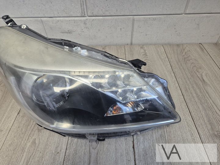 Koplamp rechts LED van Toyota Yaris hybrid 2012 - 2017 €100 – Foto 3