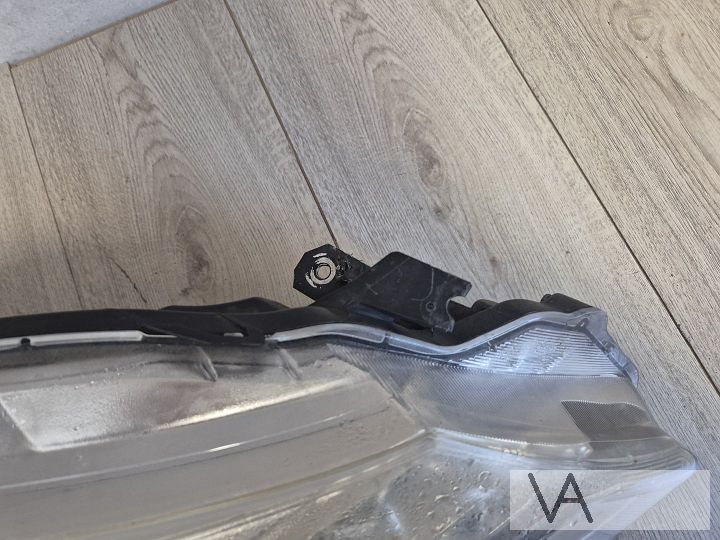 Koplamp rechts LED van Toyota Yaris hybrid 2012 - 2017 €100 – Foto 6