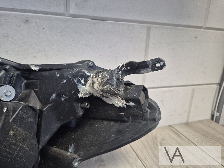 Koplamp rechts LED van Toyota Yaris hybrid 2012 - 2017 €100 – Foto 7
