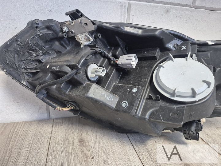 Koplamp rechts LED van Toyota Yaris hybrid 2012 - 2017 €100 – Foto 9