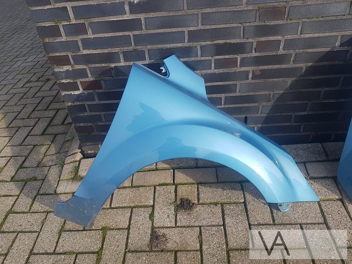 Ford Focus 2 CC cabrio voorscherm 2007-2011 rechts blauw €75