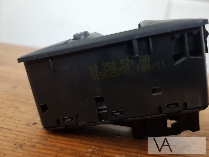 Opel Corsa D 2006 - 2014 raamschakelaar linksvoor 13258521 – Foto 2