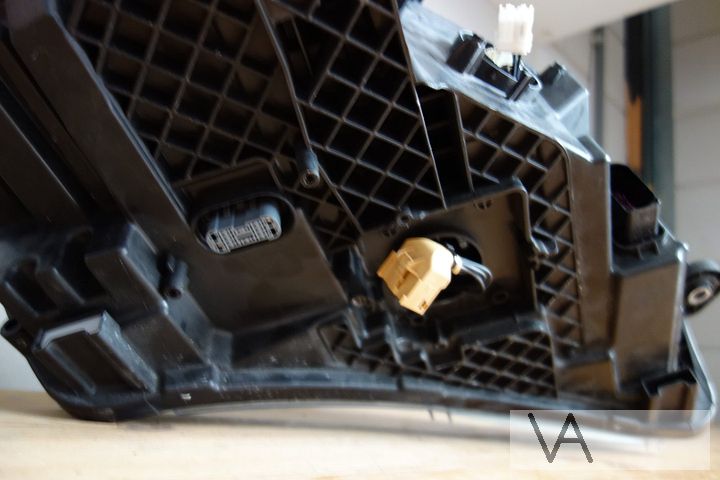 Skoda Superb 2014 - 2019 koplamp links xenon 3 modules €200 – Foto 6