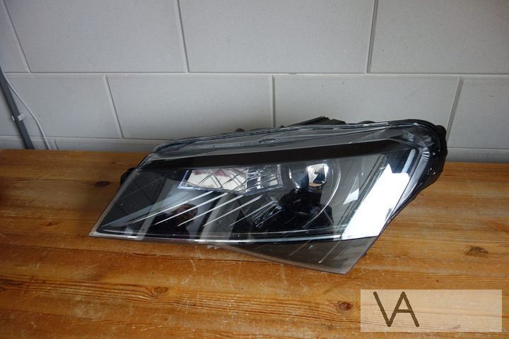 Skoda Superb 2014 - 2019 koplamp links xenon 3 modules €200
