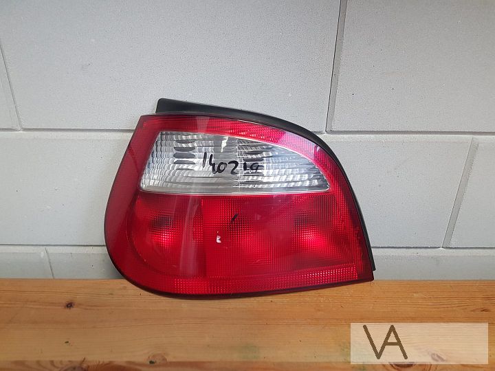 Renault Megane 1 hatchback 1996 - 2002 achterlicht links €20