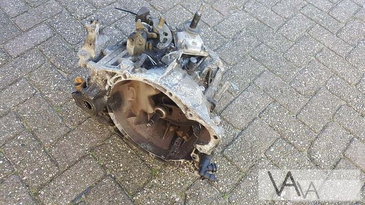 Versnellingsbak Peugeot 406 en 607 2.2 benzine 20LM20 €100