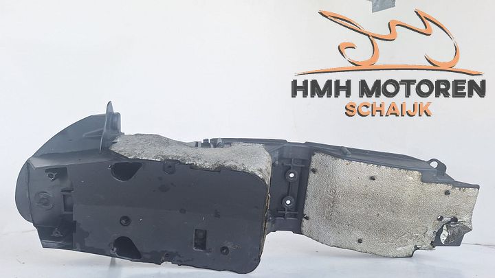 KTM 990 Super Duke onderkuip achterbasis accubak 61108019000 – Foto 5