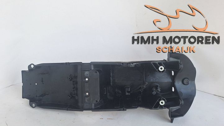 KTM 990 Super Duke onderkuip achterbasis accubak 61108019000 – Foto 3