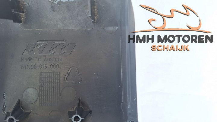 KTM 990 Super Duke onderkuip achterbasis accubak 61108019000 – Foto 4
