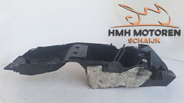 KTM 990 Super Duke onderkuip achterbasis accubak 61108019000 – Foto 2