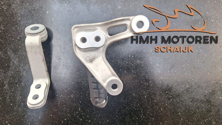 KTM 690 Duke R Passagier Voetsteun Rechts Complete set  – Foto 2