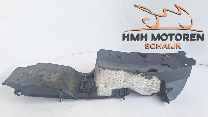 KTM 990 Super Duke onderkuip achterbasis 61108019000