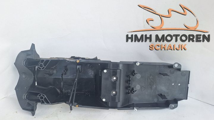 KTM 990 Super Duke onderkuip achterbasis 61108019000 – Foto 4