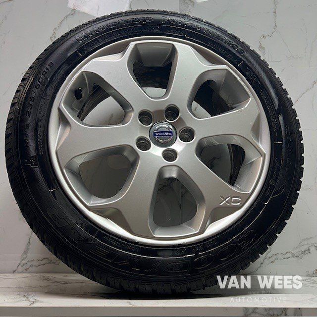 Volvo XC70 235/50/18 INCH Origineel Winterset  – Foto 4