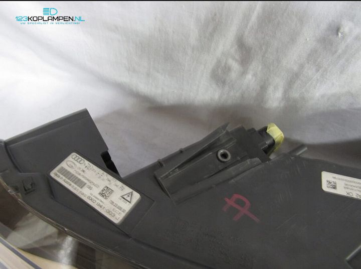 Audi A1 8X Bi-Xenon koplamp links – Foto 5