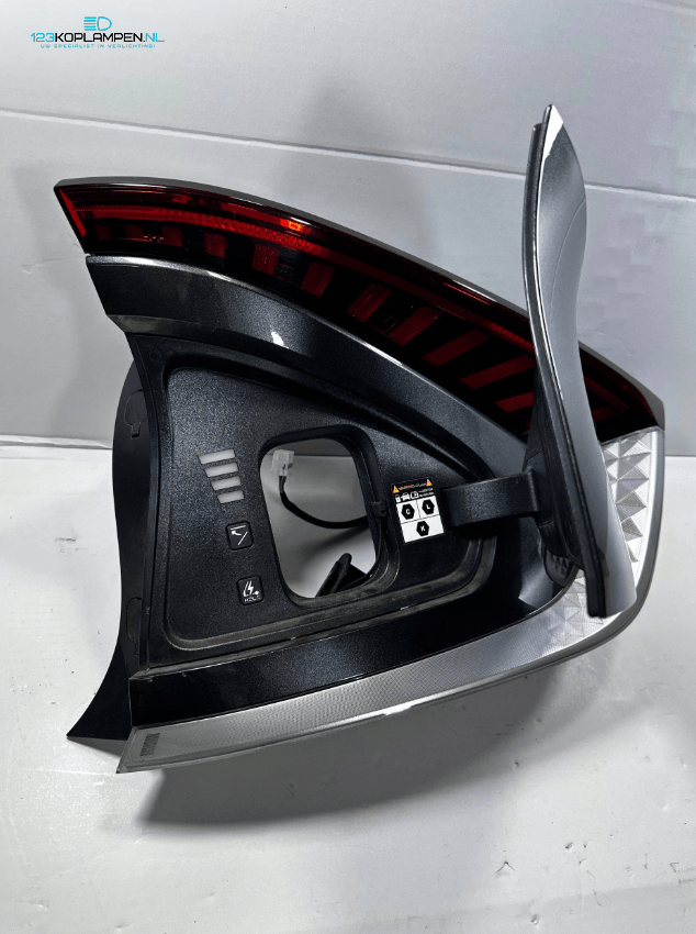 Kia EV6 Achterlicht Laadpunt rechts – Foto 3