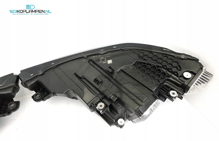 Audi E Tron 4KE Digital Matrix Koplamp links rechts – Foto 11