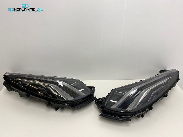 Lynk & Co Full Led koplamp links rechts boven – Foto 2