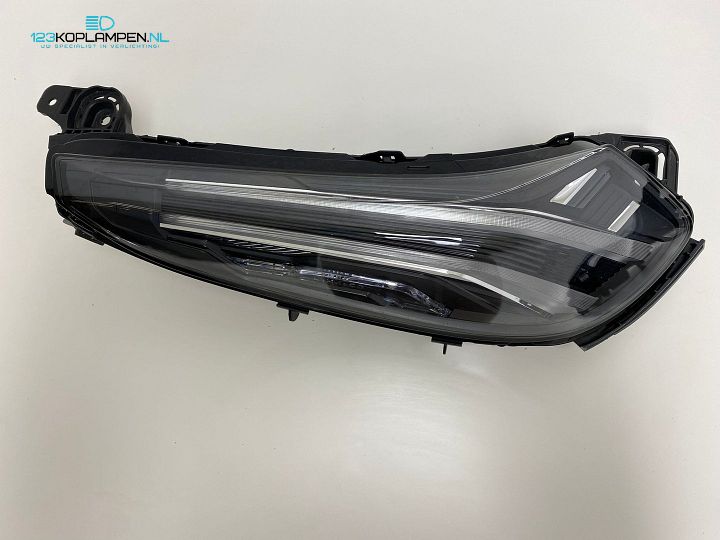 Lynk & Co Full Led koplamp links rechts boven – Foto 3