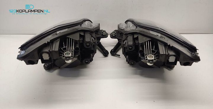 Mercedes SLS W197 Bi Xenon koplamp links rechts  – Foto 4