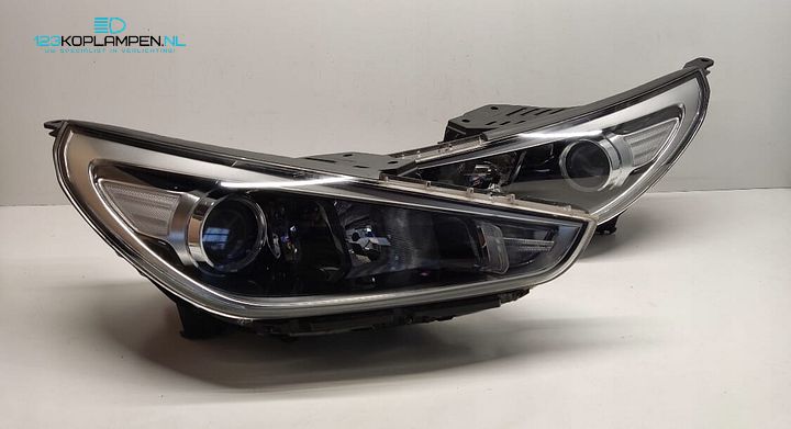 Hyundai i30 3 koplamp links rechts – Foto 2