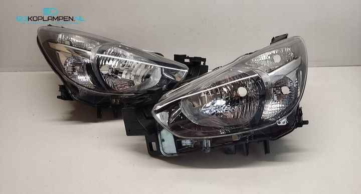 Mazda 2 koplamp links rechts – Foto 3