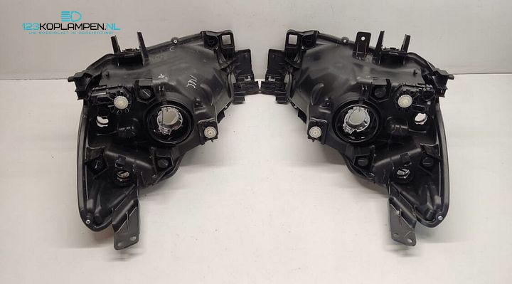 Mazda 2 koplamp links rechts – Foto 4