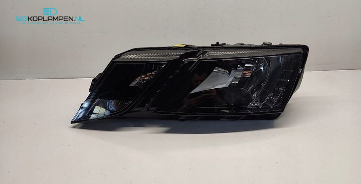Skoda Octavia 3 Facelift 5E koplamp links – Foto 2