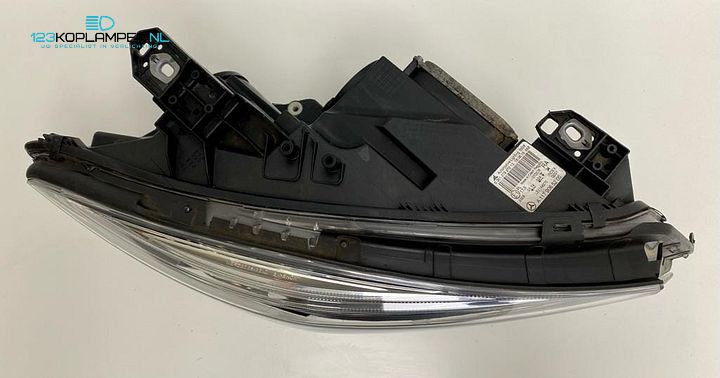 Mercedes CLA C117 Bi Xenon koplamp rechts  – Foto 4