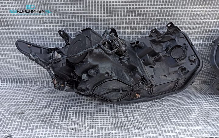Toyota Auris 2 E18 Facelift koplamp links rechts  – Foto 9